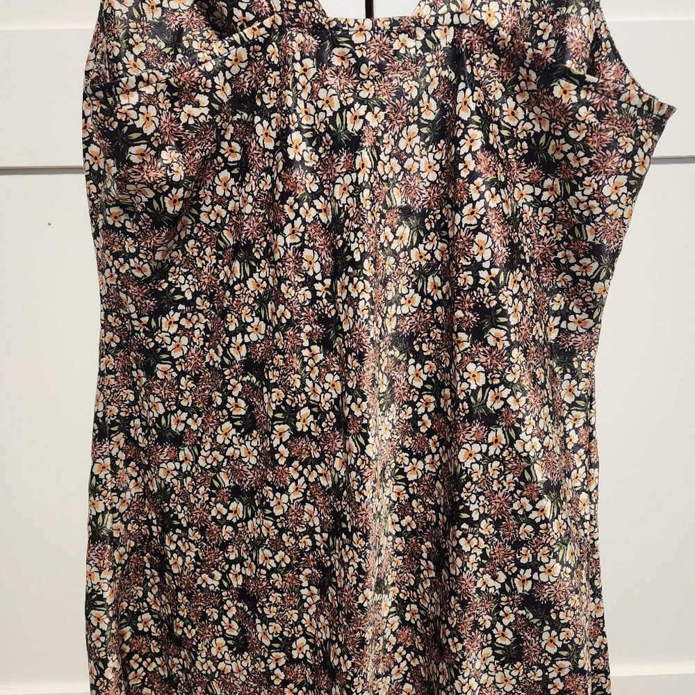 Floral satin mini dress perfect for Fall small - Picture 8 of 10